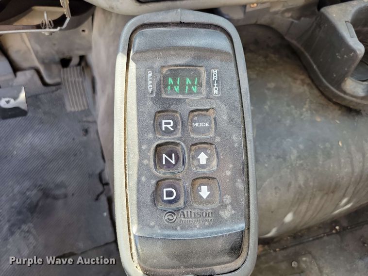 image for item DX7035 2010 International Workstar 7600 dump truck