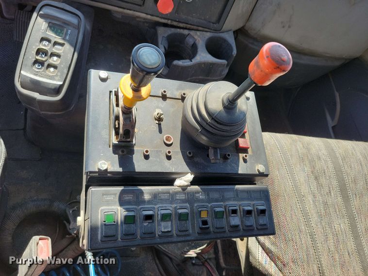 image for item DX7035 2010 International Workstar 7600 dump truck