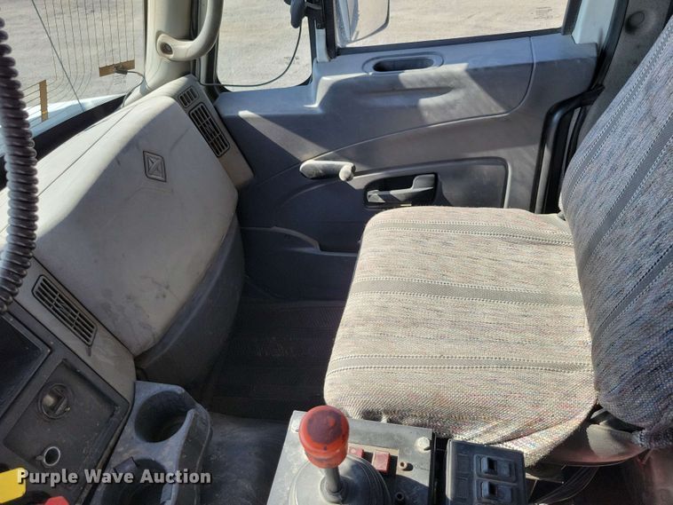 image for item DX7035 2010 International Workstar 7600 dump truck