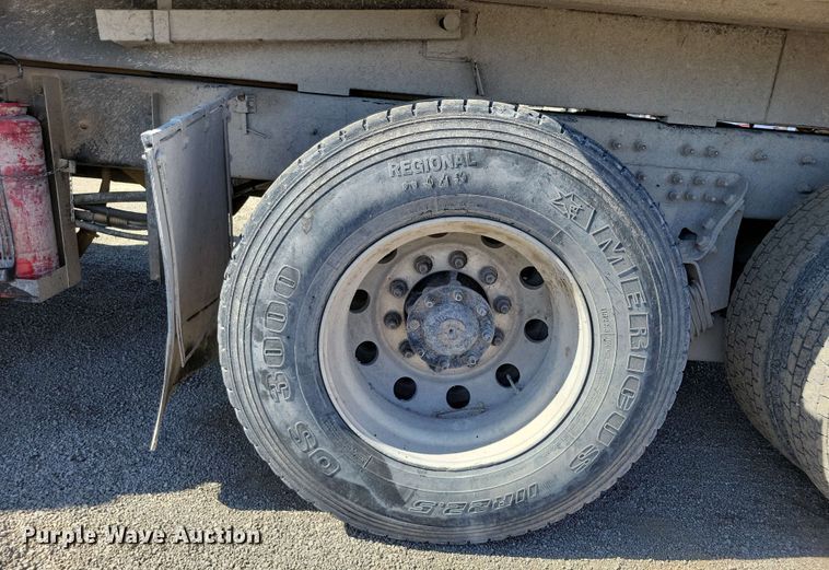 image for item DX7035 2010 International Workstar 7600 dump truck