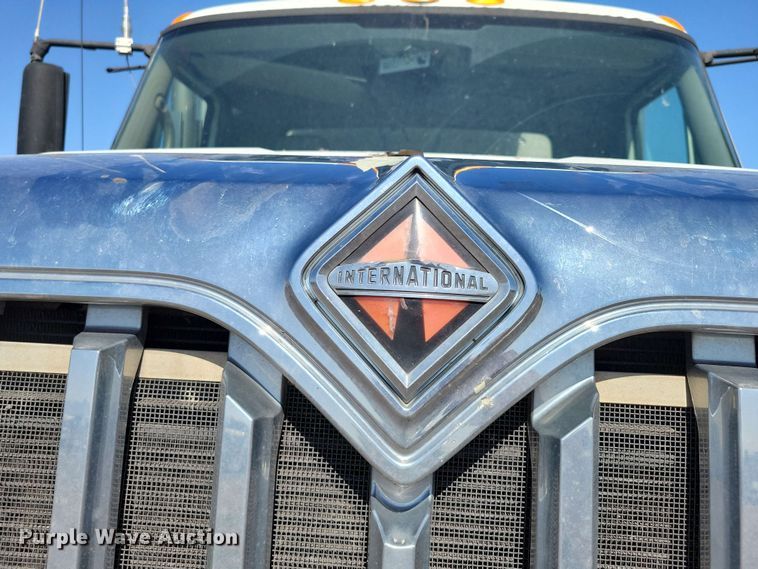 image for item DX7035 2010 International Workstar 7600 dump truck