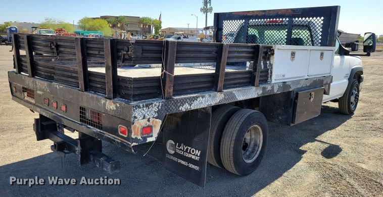 image for item DX7036 2007 Chevrolet Silverado 3500 flatbed pickup truck