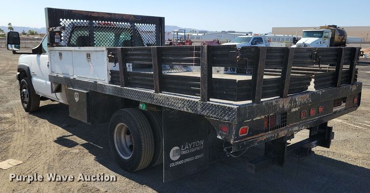 image for item DX7036 2007 Chevrolet Silverado 3500 flatbed pickup truck