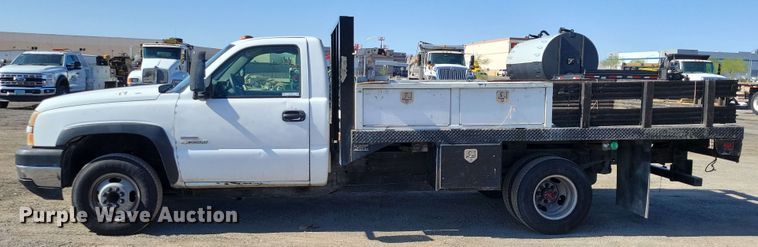 image for item DX7036 2007 Chevrolet Silverado 3500 flatbed pickup truck