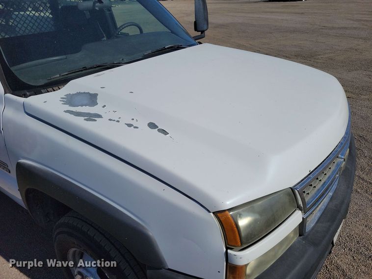 image for item DX7036 2007 Chevrolet Silverado 3500 flatbed pickup truck