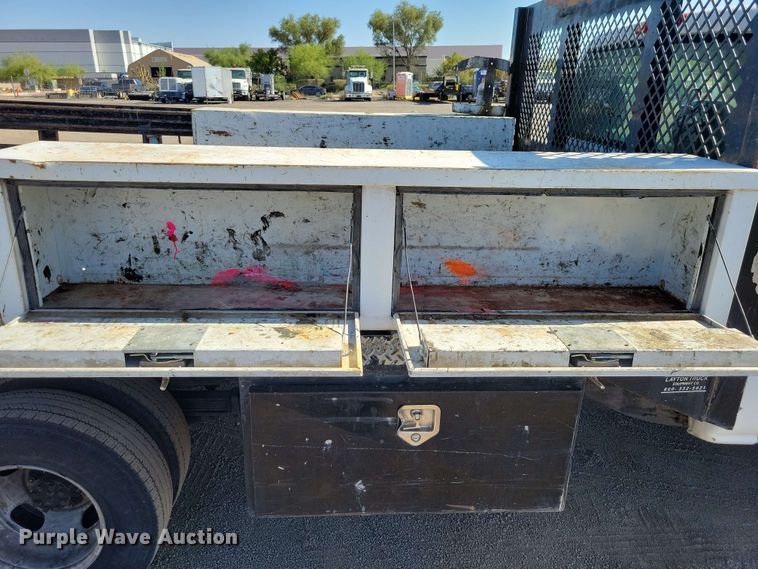 image for item DX7036 2007 Chevrolet Silverado 3500 flatbed pickup truck