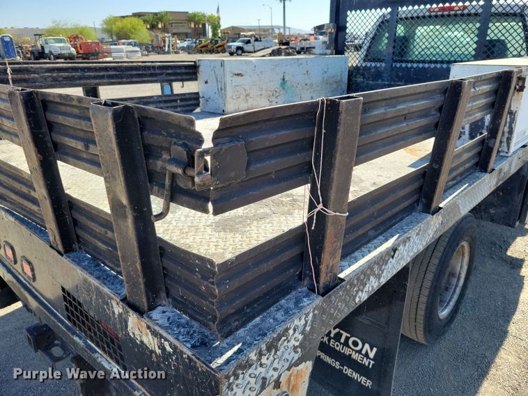 image for item DX7036 2007 Chevrolet Silverado 3500 flatbed pickup truck