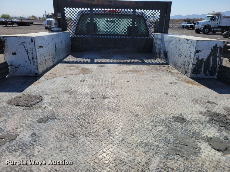 image for item DX7036 2007 Chevrolet Silverado 3500 flatbed pickup truck