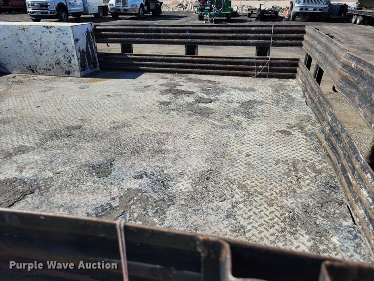 image for item DX7036 2007 Chevrolet Silverado 3500 flatbed pickup truck