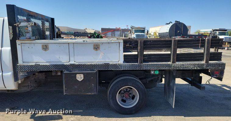 image for item DX7036 2007 Chevrolet Silverado 3500 flatbed pickup truck