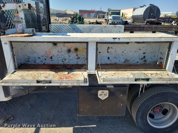 image for item DX7036 2007 Chevrolet Silverado 3500 flatbed pickup truck