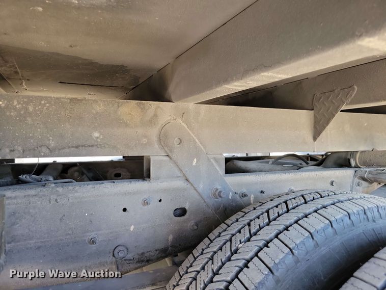 image for item DX7036 2007 Chevrolet Silverado 3500 flatbed pickup truck