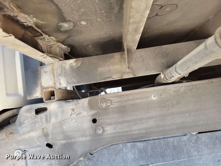 image for item DX7036 2007 Chevrolet Silverado 3500 flatbed pickup truck