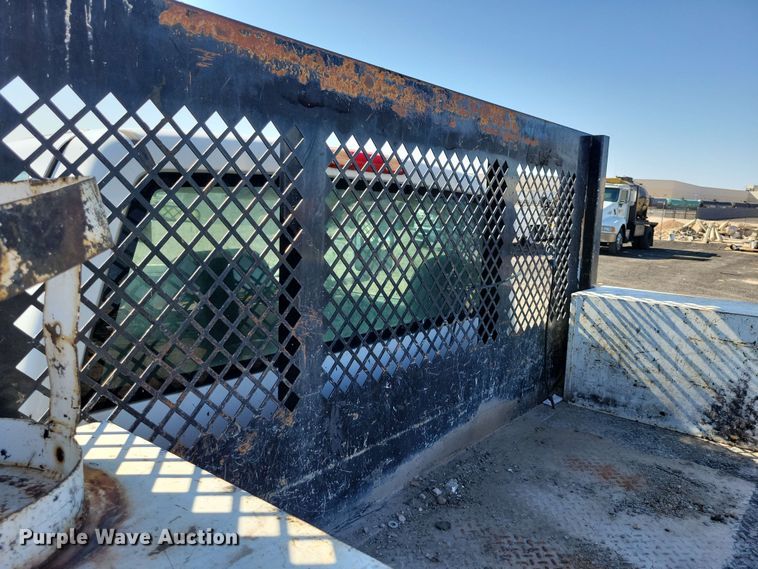 image for item DX7036 2007 Chevrolet Silverado 3500 flatbed pickup truck