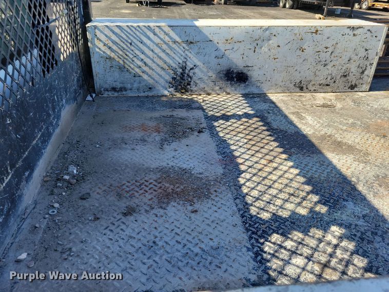 image for item DX7036 2007 Chevrolet Silverado 3500 flatbed pickup truck