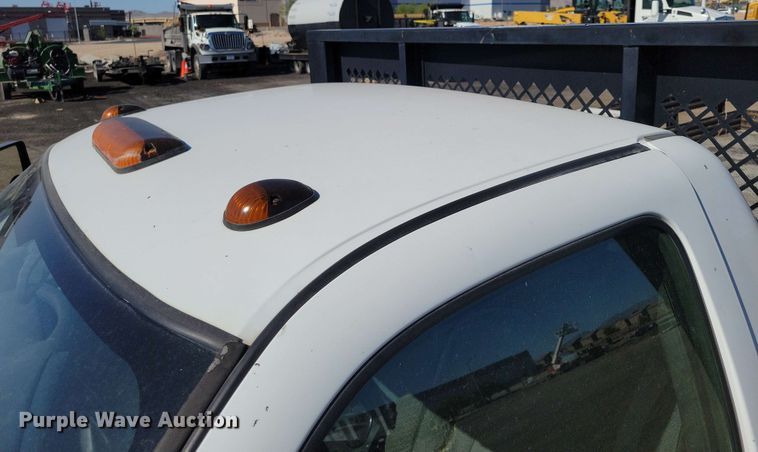 image for item DX7036 2007 Chevrolet Silverado 3500 flatbed pickup truck