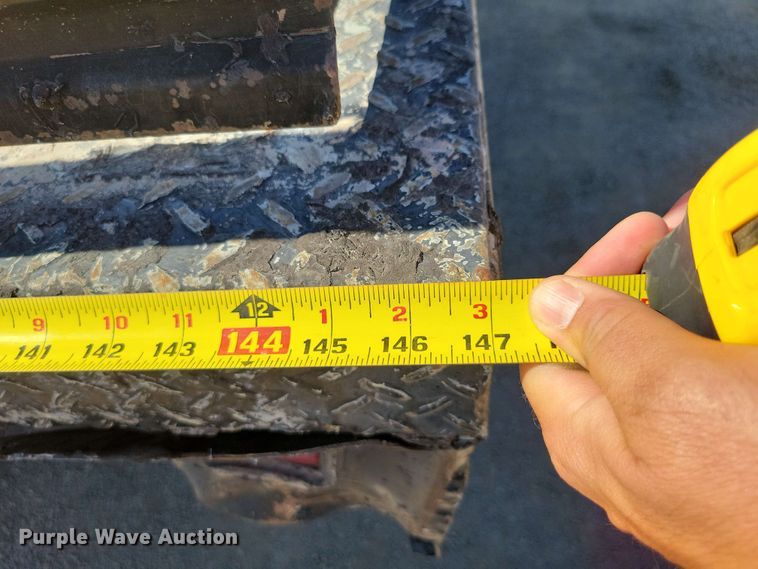 image for item DX7036 2007 Chevrolet Silverado 3500 flatbed pickup truck