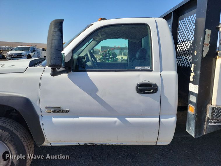 image for item DX7036 2007 Chevrolet Silverado 3500 flatbed pickup truck