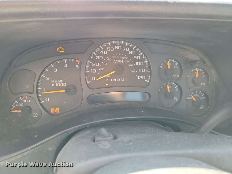 image for item DX7036 2007 Chevrolet Silverado 3500 flatbed pickup truck