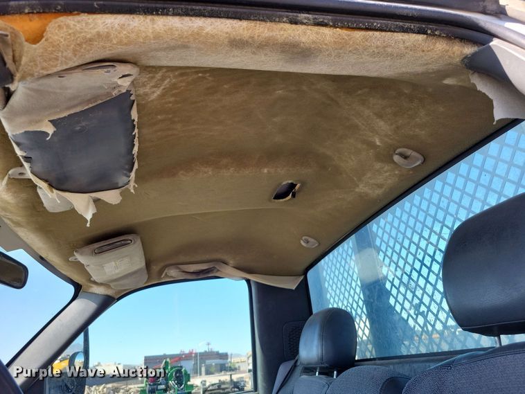 image for item DX7036 2007 Chevrolet Silverado 3500 flatbed pickup truck