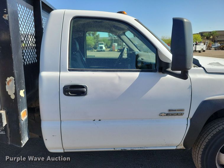 image for item DX7036 2007 Chevrolet Silverado 3500 flatbed pickup truck