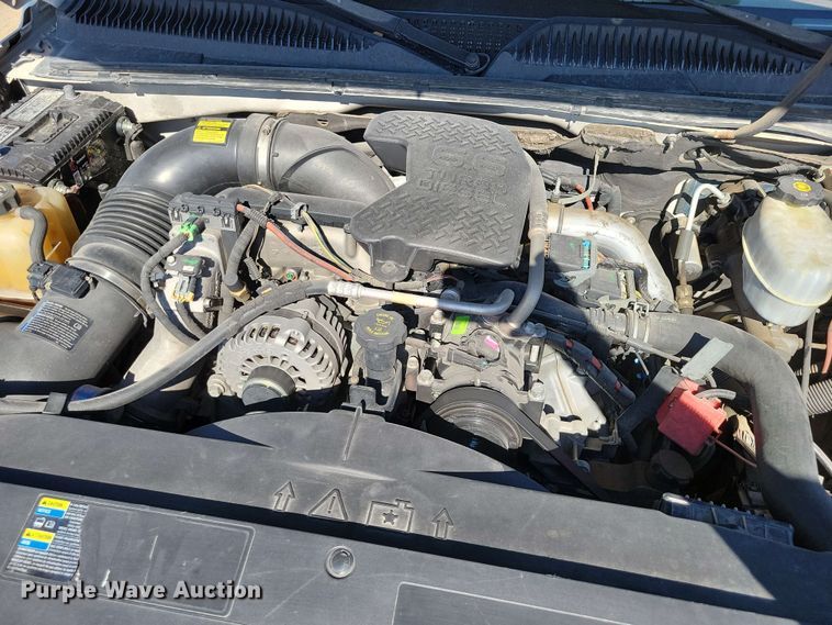 image for item DX7036 2007 Chevrolet Silverado 3500 flatbed pickup truck