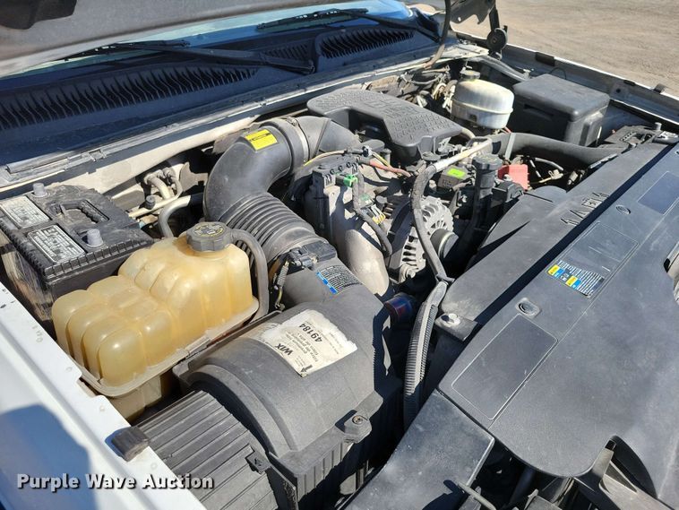 image for item DX7036 2007 Chevrolet Silverado 3500 flatbed pickup truck