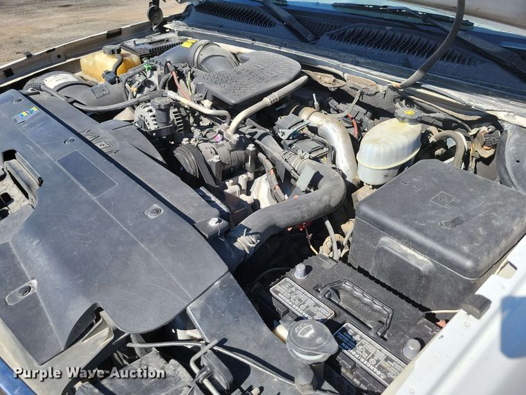 image for item DX7036 2007 Chevrolet Silverado 3500 flatbed pickup truck