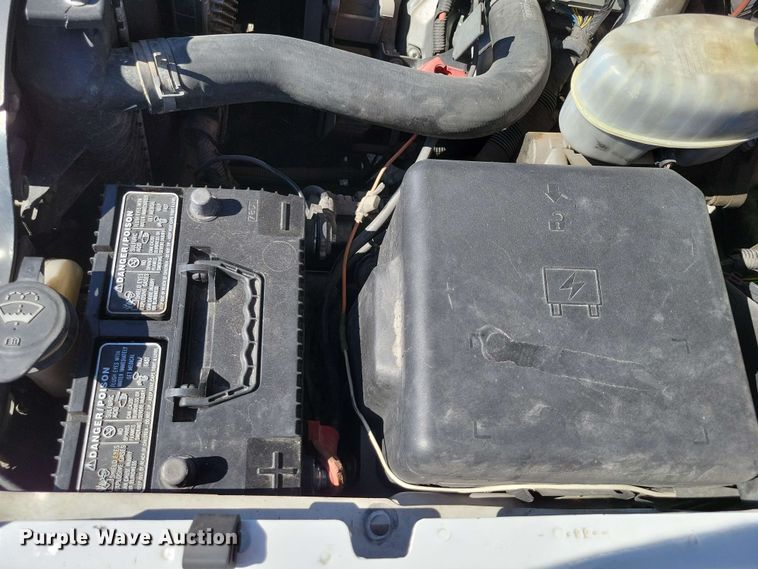 image for item DX7036 2007 Chevrolet Silverado 3500 flatbed pickup truck