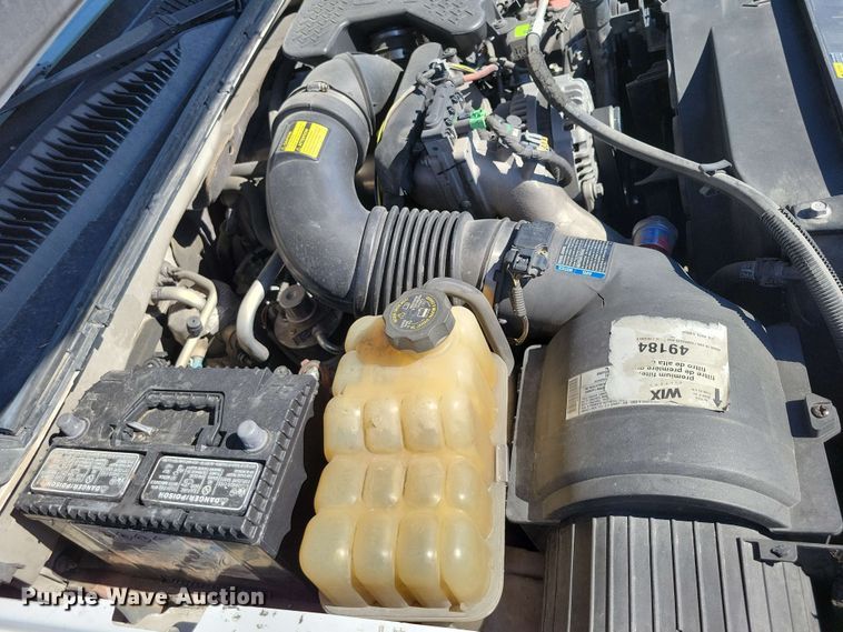 image for item DX7036 2007 Chevrolet Silverado 3500 flatbed pickup truck