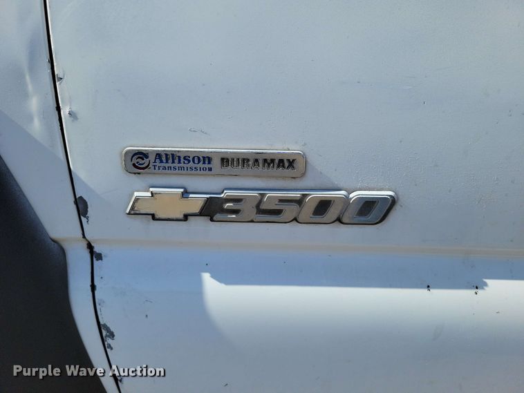 image for item DX7036 2007 Chevrolet Silverado 3500 flatbed pickup truck