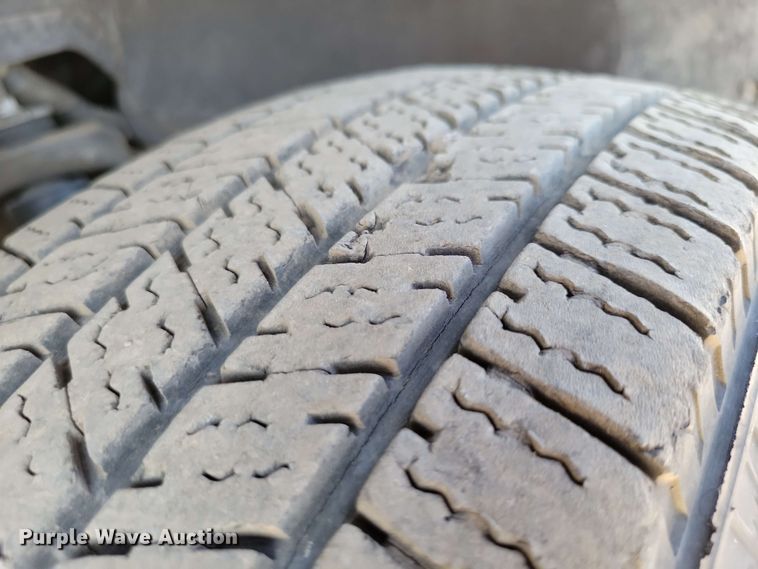 image for item DX7036 2007 Chevrolet Silverado 3500 flatbed pickup truck