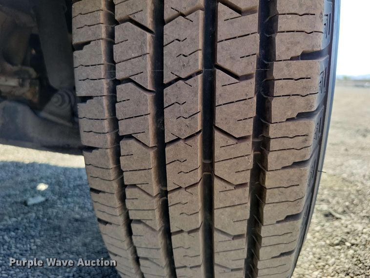 image for item DX7036 2007 Chevrolet Silverado 3500 flatbed pickup truck