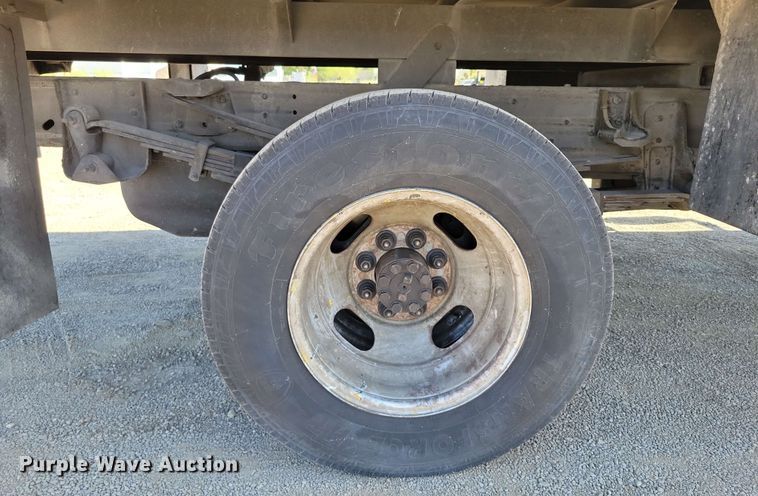 image for item DX7036 2007 Chevrolet Silverado 3500 flatbed pickup truck