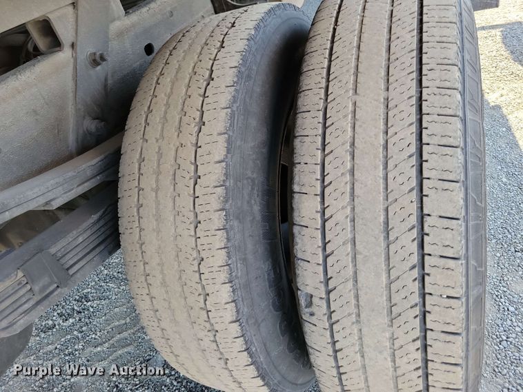 image for item DX7036 2007 Chevrolet Silverado 3500 flatbed pickup truck