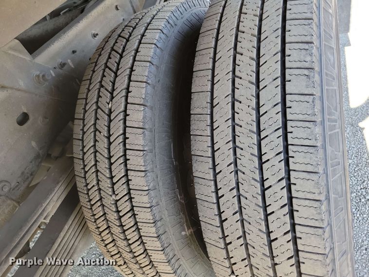 image for item DX7036 2007 Chevrolet Silverado 3500 flatbed pickup truck