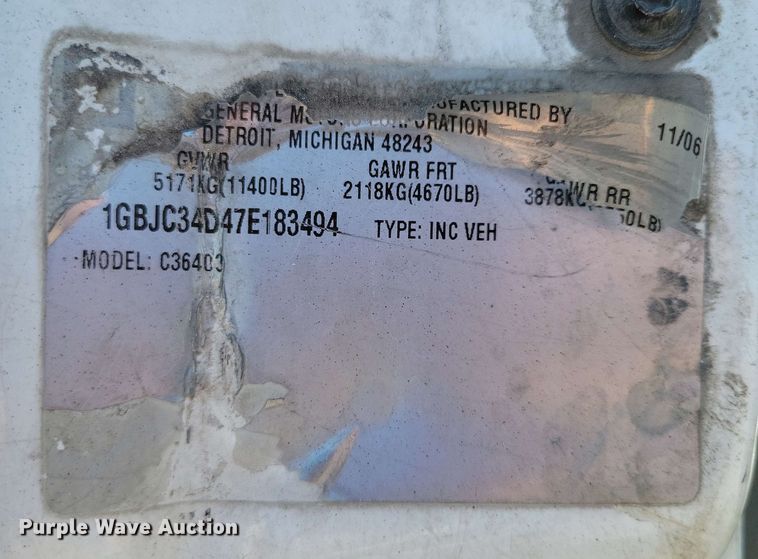 image for item DX7036 2007 Chevrolet Silverado 3500 flatbed pickup truck