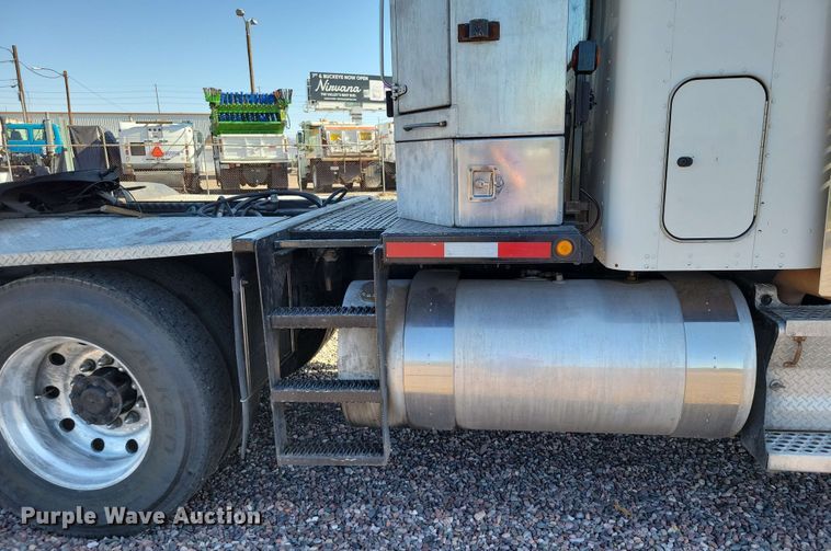 image for item DX7076 2008 Kenworth T800 semi truck