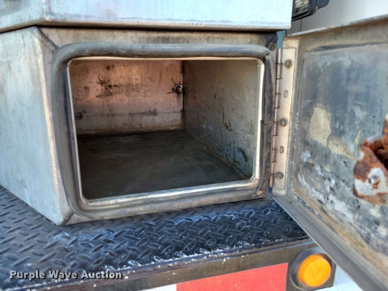 image for item DX7076 2008 Kenworth T800 semi truck