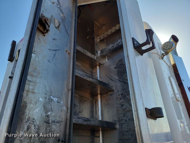 image for item DX7076 2008 Kenworth T800 semi truck