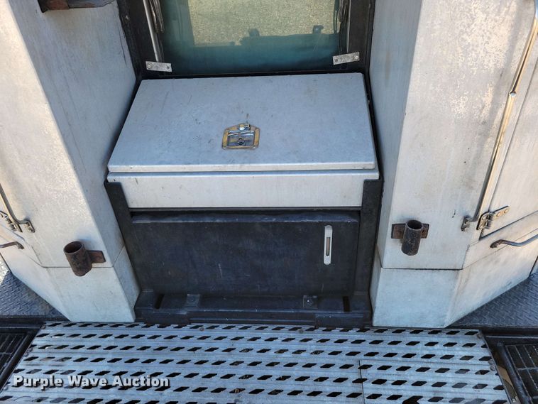 image for item DX7076 2008 Kenworth T800 semi truck