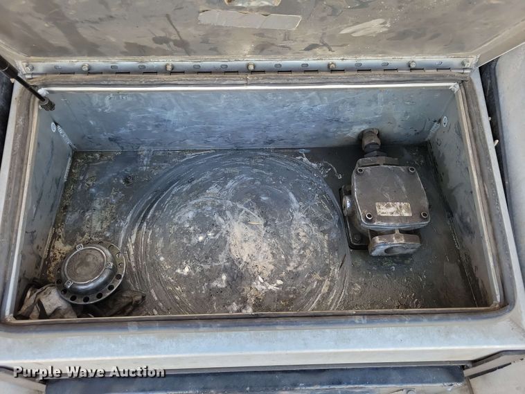 image for item DX7076 2008 Kenworth T800 semi truck