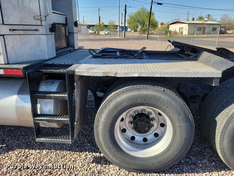 image for item DX7076 2008 Kenworth T800 semi truck