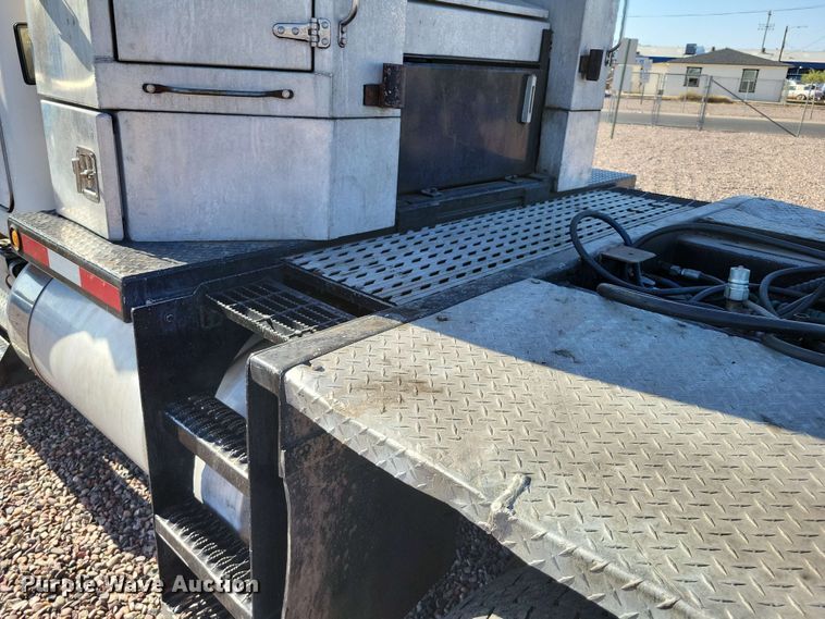 image for item DX7076 2008 Kenworth T800 semi truck