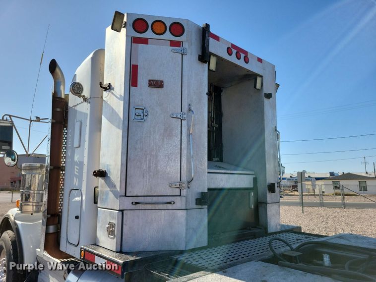 image for item DX7076 2008 Kenworth T800 semi truck