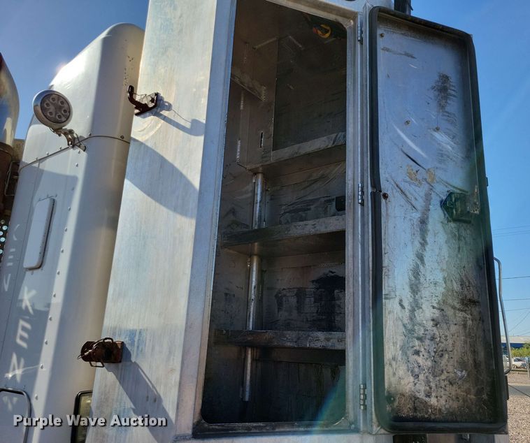 image for item DX7076 2008 Kenworth T800 semi truck