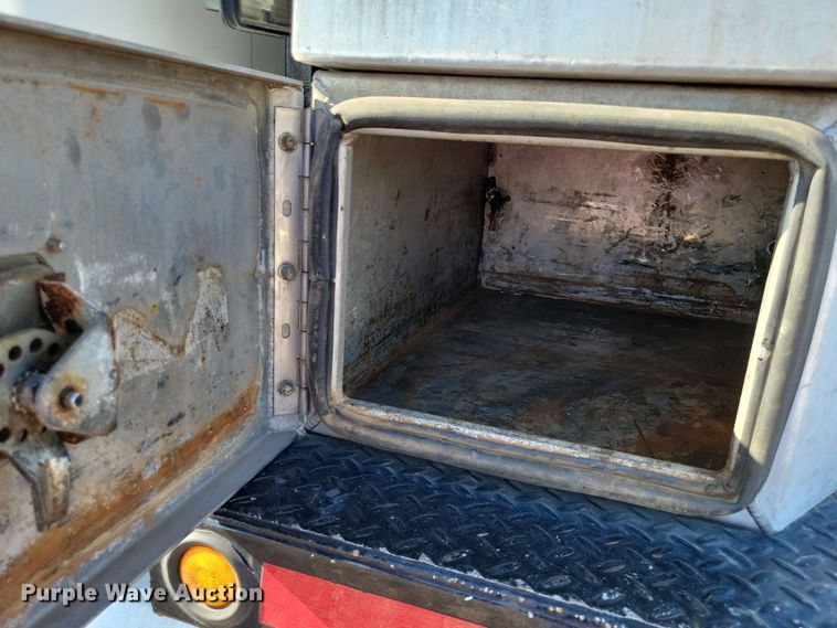 image for item DX7076 2008 Kenworth T800 semi truck