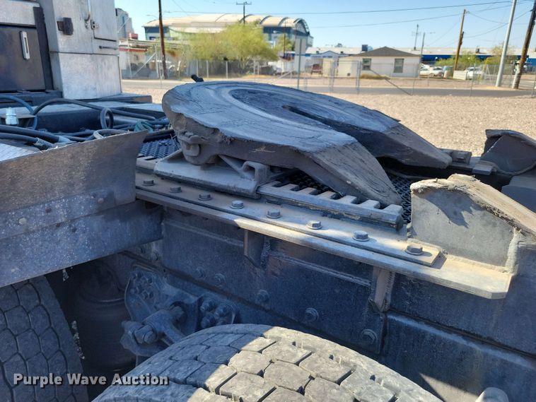 image for item DX7076 2008 Kenworth T800 semi truck