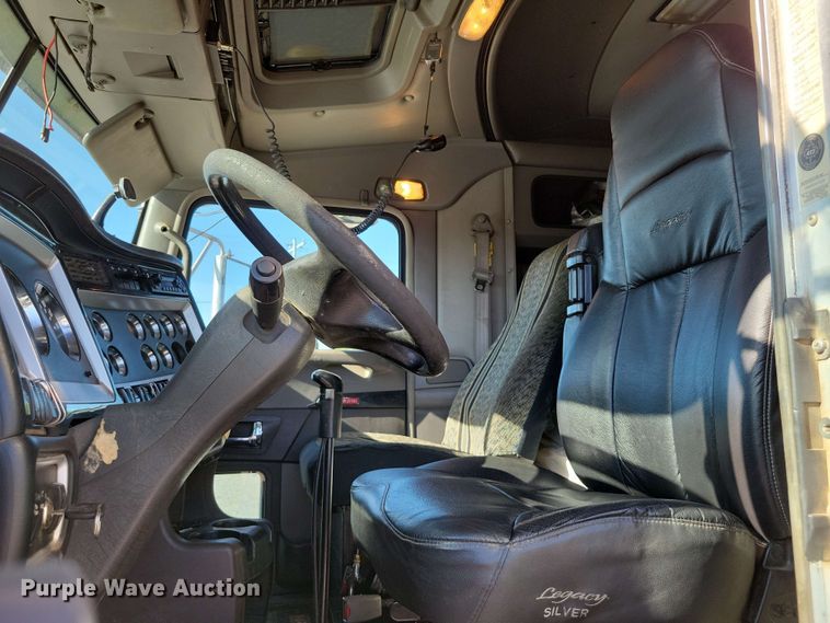 image for item DX7076 2008 Kenworth T800 semi truck