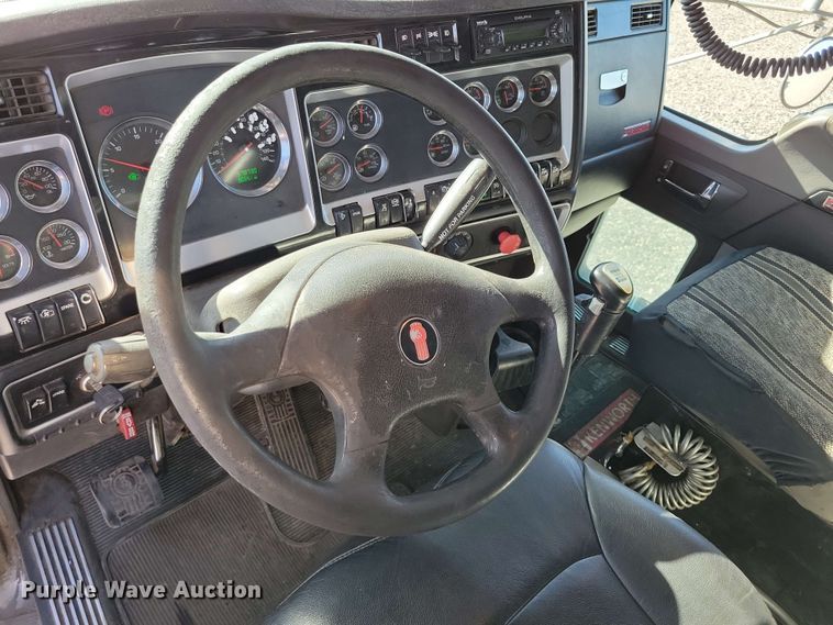 image for item DX7076 2008 Kenworth T800 semi truck